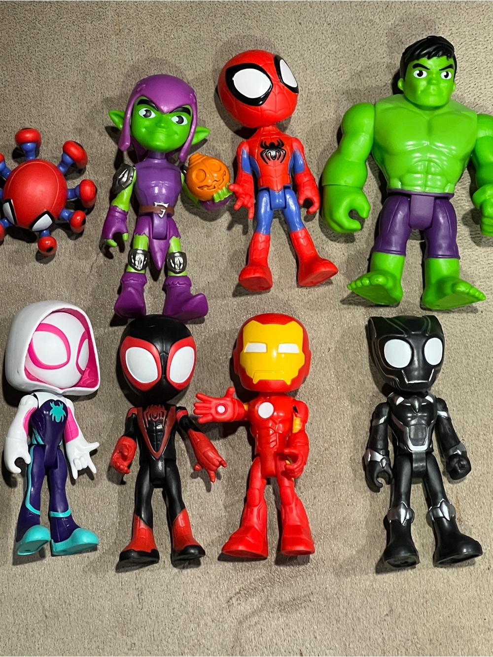Spidey & Friends 4” lot of 8 Hulk Spider-Man Black Panther Gwen Ironman Miles